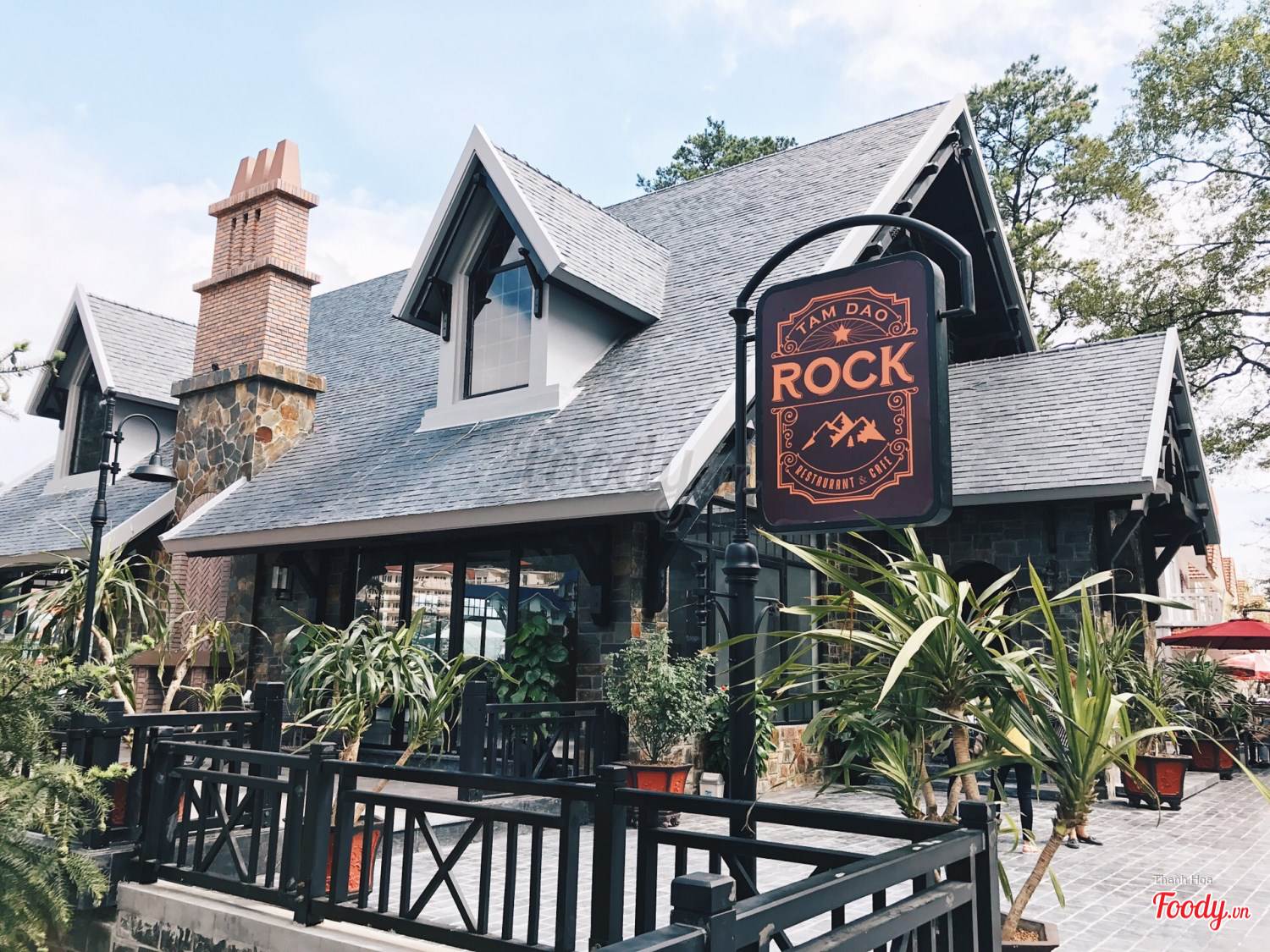 Đi du lịch Tam Đảo đừng quên ghé qua Rock Cafe nhé.địa điểm sống ảo lý tưởng dành cho giới trẻ