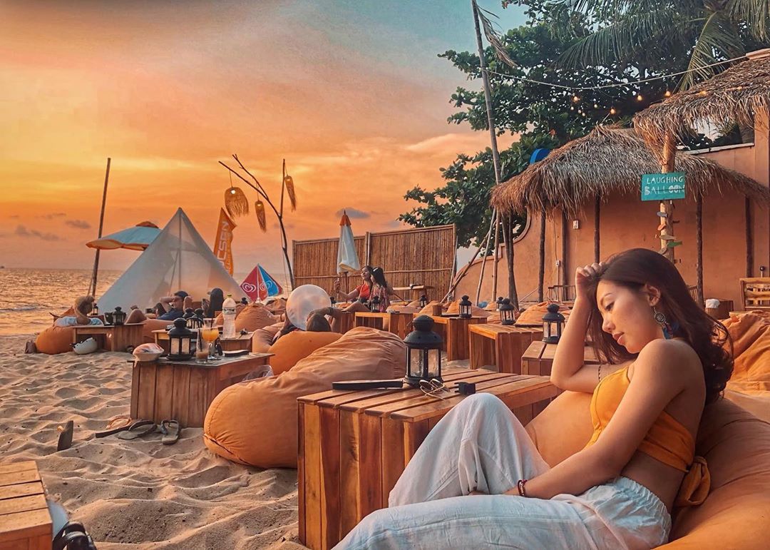 Đến Ocean Beach Bar Phú Quốc ngắm hoàng hôn là một trải nghiệm tuyệt vời