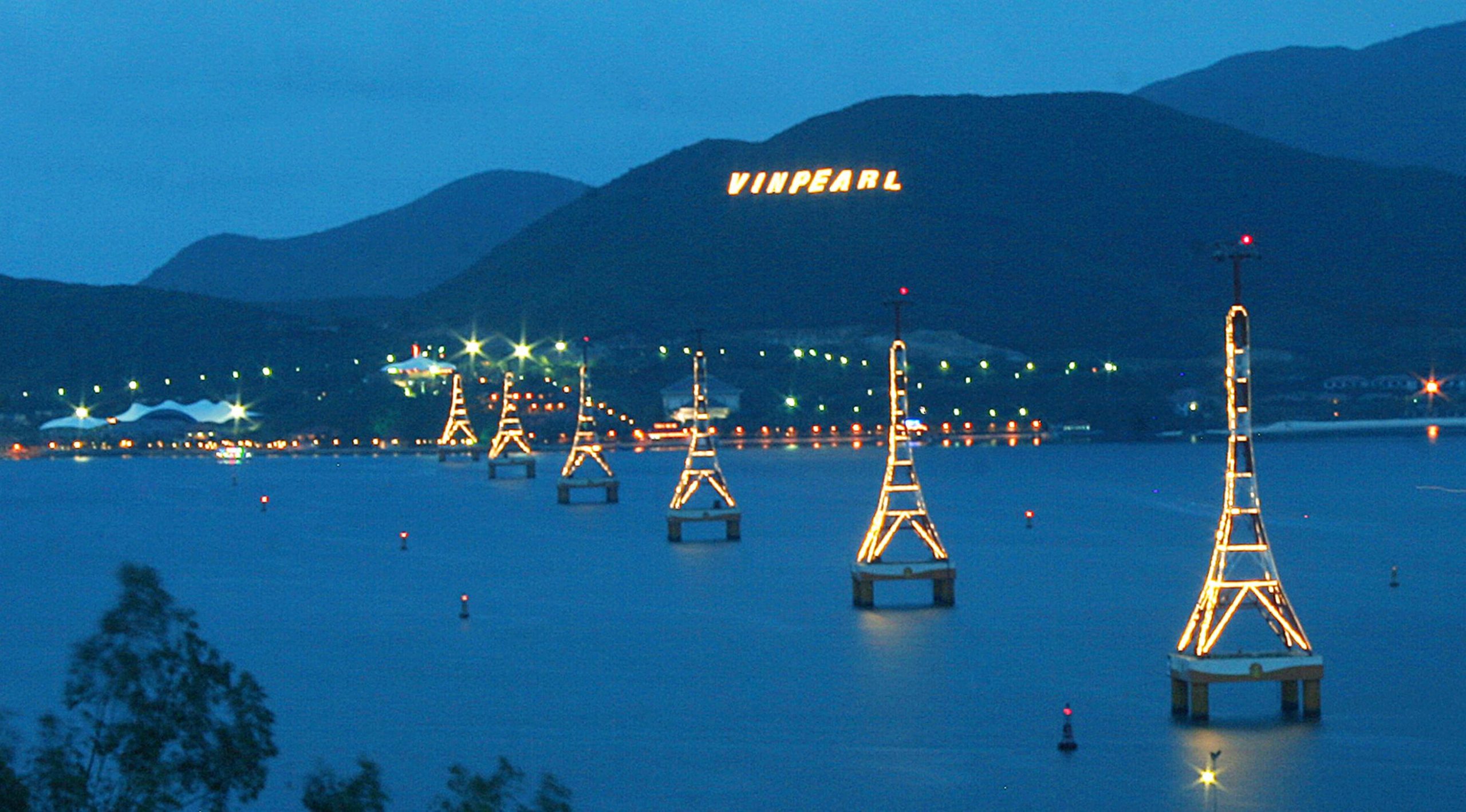 hình ảnh cáp treo Vinpearl Land Nha Trang về đêm