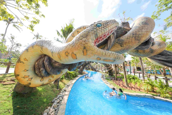 Aquatopia Water Park được thiết kế bắt mắt thu hút khách du lịch khi đến Phú Quốc