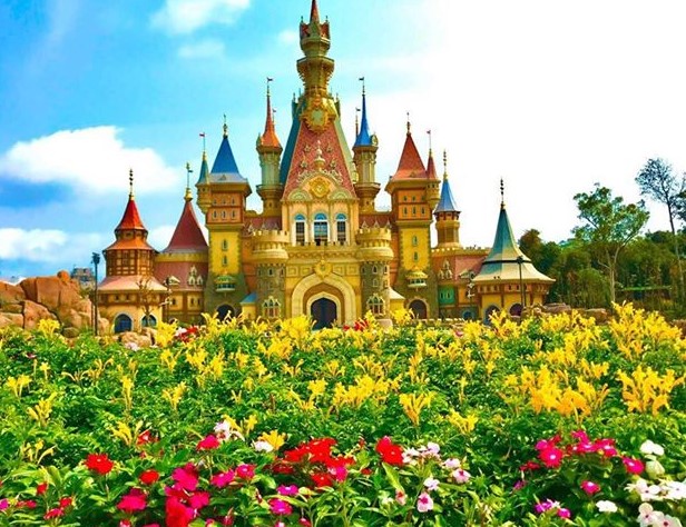 Lâu đài trung tâm tại Vin Wonders Phú Quốc