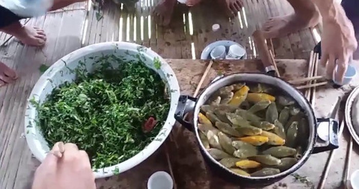 Món ăn Việt Nam kinh dị - gỏi cá nhảy
