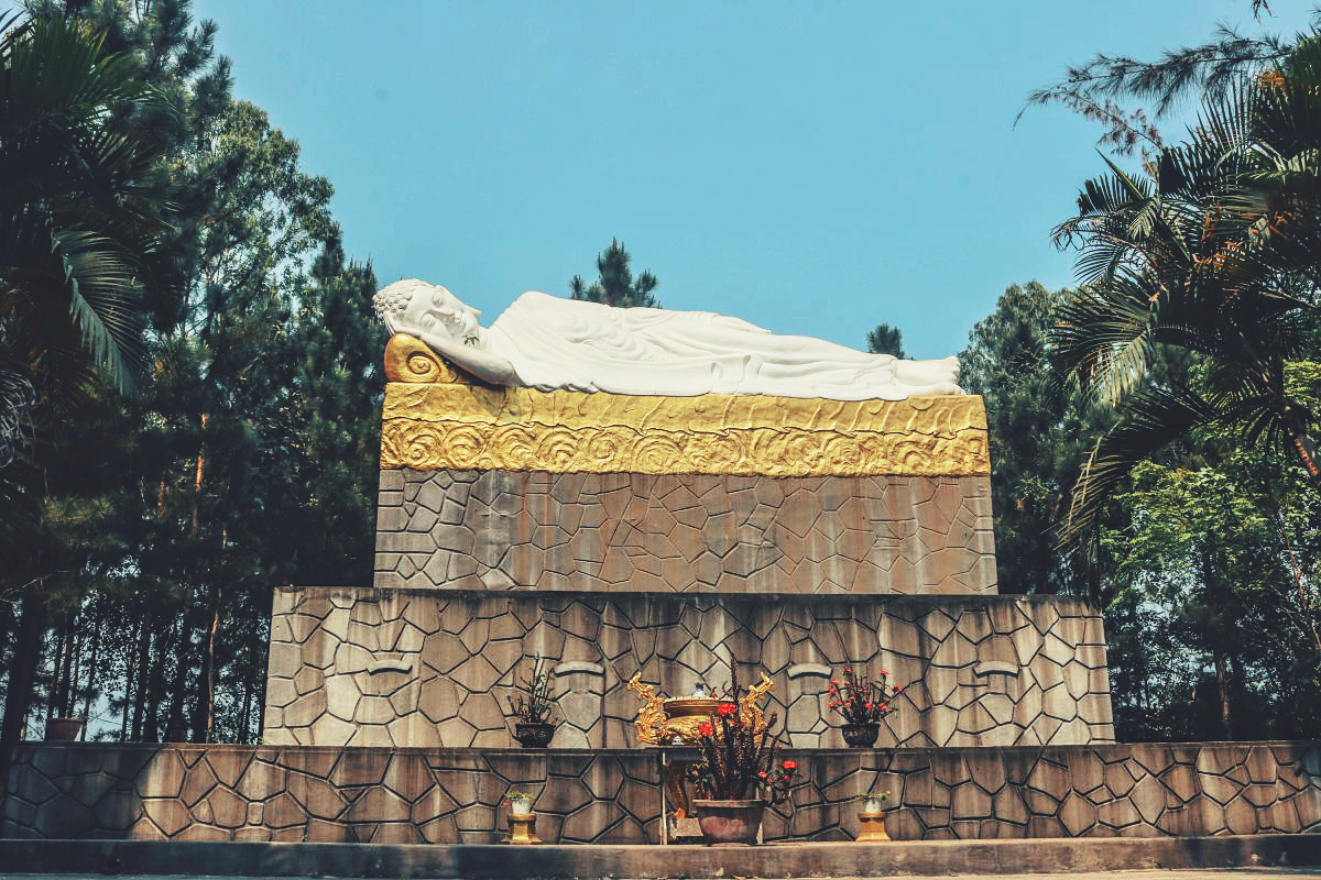 Tượng phật nằm tại chùa Thiền Lâm