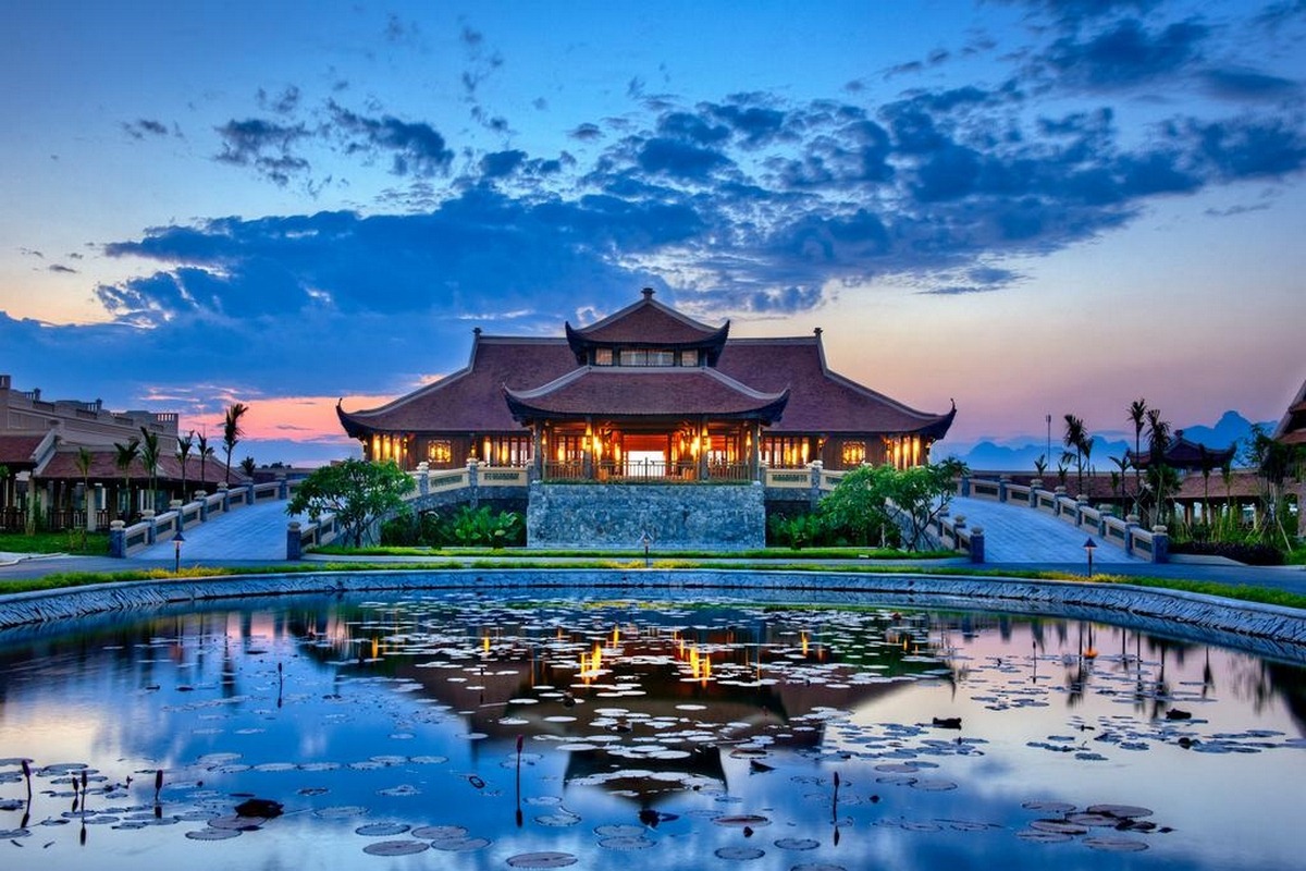 Combo Ninh Bình tại khách sạn Emeralda Resort 5 sao (30/4 – 1/5)