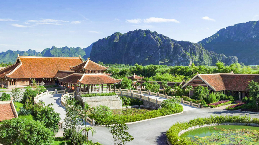 Combo Ninh Bình tại khách sạn Emeralda Resort 5 sao (30/4 – 1/5)